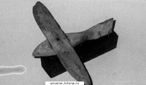 Avionul egiptean - In anul 1898, intr-un mormant din Saqqara, Egipt - Egiptul Antic